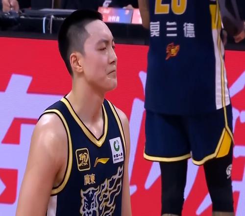 广东队的新领袖CBA顶级锋线正式“上位”，朱芳雨全力倾囊相授
