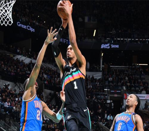 马刺四杀雷霆！文班22+14约翰逊25分亚历山大等多名主力休战