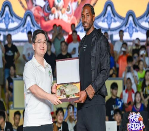 NBA球星下乡学咏春，村BA还有多少花活
