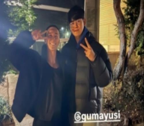 徐代表介绍了新客户健身教练分享和Kanavi、Gumayusi合照