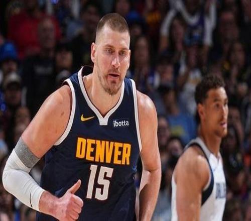 约基奇背靠背均贡献15+15+15历史首人！穆雷：叹为观止