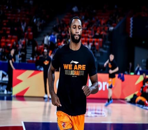 不会裁掉弗格！上海男篮将其合同转正，需要他的季后赛经验