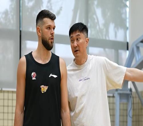 广东备战G1！杜锋单独指导拉科，徐杰胡明轩进三分，外援状态不错