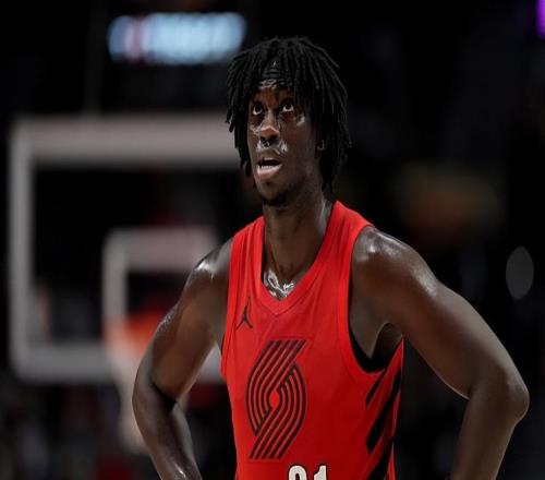 进攻效率一塌糊涂，但开拓者侧翼新星在其他方面的表现都相当不错