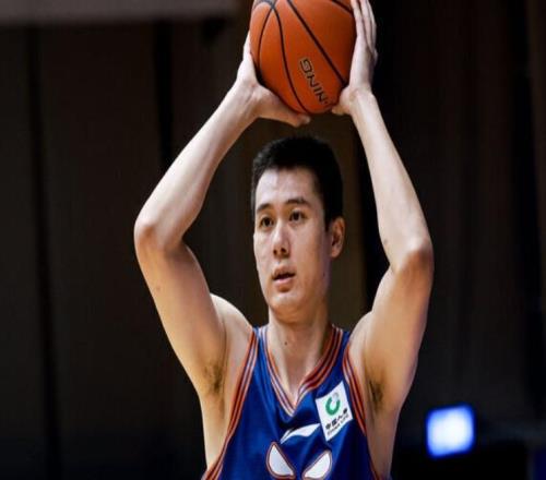 送四川17连败！广东28分狂胜提振士气胡明轩26+6三分奎因36+11