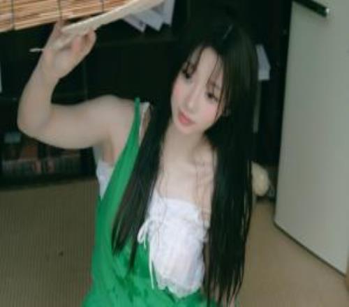 主持阿芙看EDG晋级：几乎三把的碾压之势涅槃大哥他眉毛！