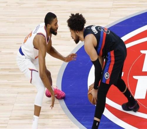 大冷门！强强对话变38分惨案：全场狂欢庆祝，布伦森20中4哑火