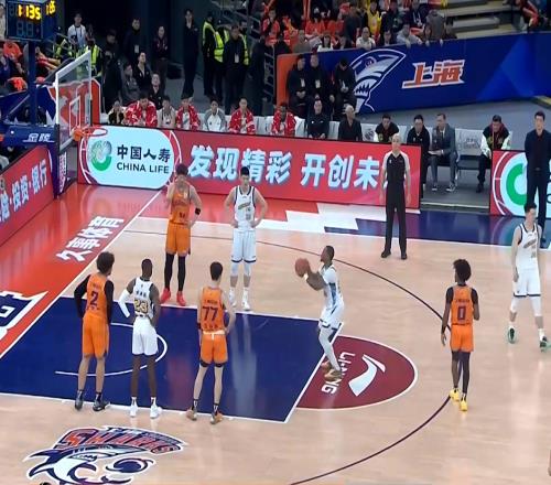 CBA战况：广东男篮遭浙江压哨三分绝杀，上海大胜广厦登上榜首