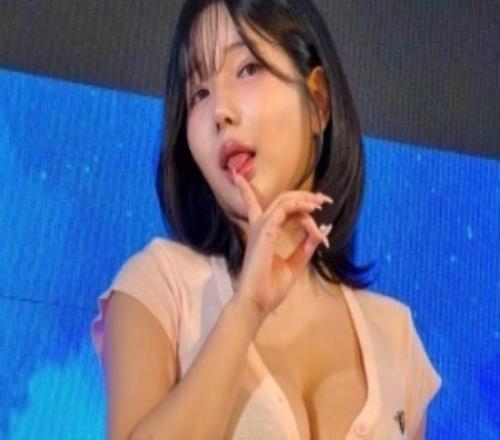 《剑星》体模尹雪花开通国内社交账号！向中国粉丝问好