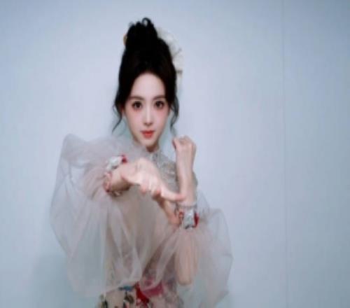 KPL解说灵儿发布视频：手势舞来了来了