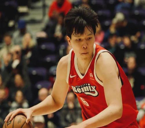 上场35分钟！杨瀚森20分7板7助！两项数据打破生涯纪录