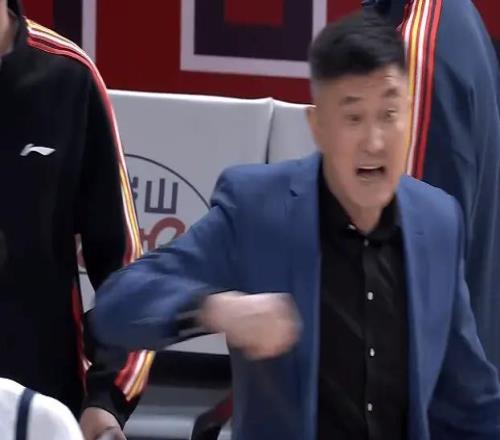 事情闹大！篮协出马处理广东“冤案”，裁判4错判，迪亚洛太狠！