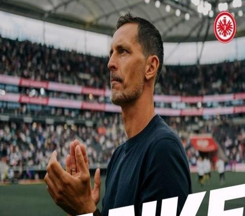 官方：法兰克福主帅托普穆勒下课带队近9场1胜4平4负