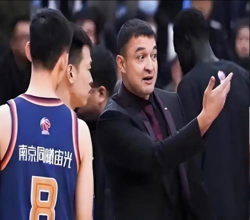 西热之后又卸磨杀驴！常规赛开始前3天换帅，这种球队豪言夺冠