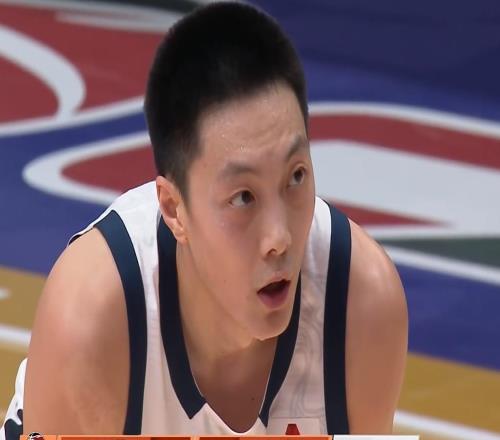 广东上半场4646北控！萨姆纳狂砍22分，胡明轩7分，萨林杰12+7