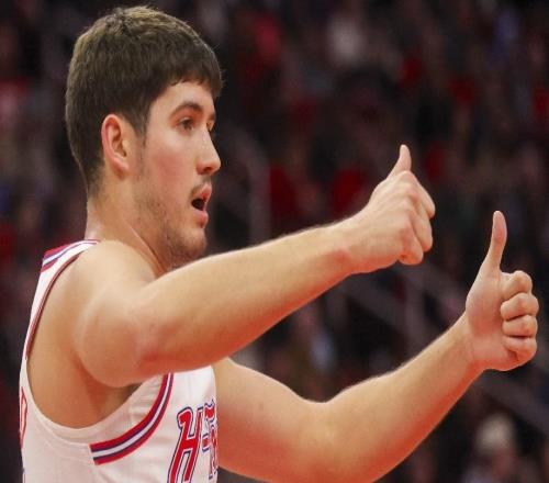 火箭12096篮网球员评价：6人优秀，3人及格