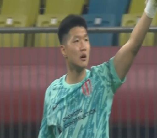 蓉城亚冠主场不设防！2场连丢3球，广岛三箭神换人，莱切特犯错