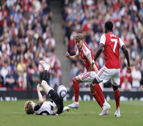 英超第10轮：枪手取胜隔岸观火，曼城红军恐丢分，争冠分水岭凸显