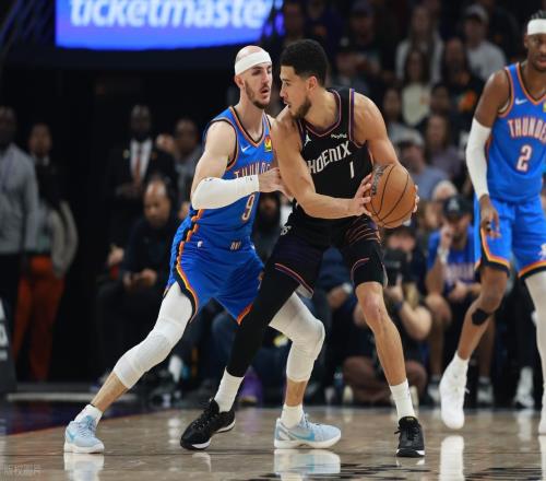 詹姆斯26+7+10无缘今日最佳球员！因为布克24+6+9逆天三分绝杀