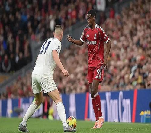 1.45亿欧元买了个寂寞伊萨克隐身之夜，利物浦主场惨遭羞辱！