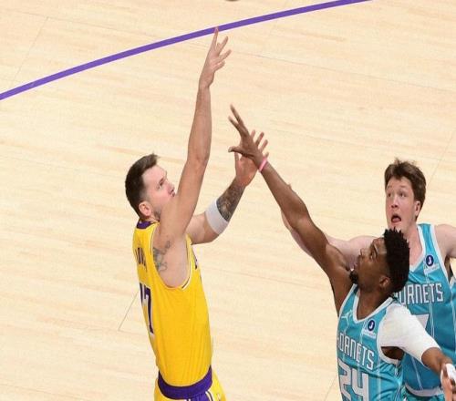 117135！东契奇39分，詹姆斯29+9+6，湖人18分劣势不敌黄蜂