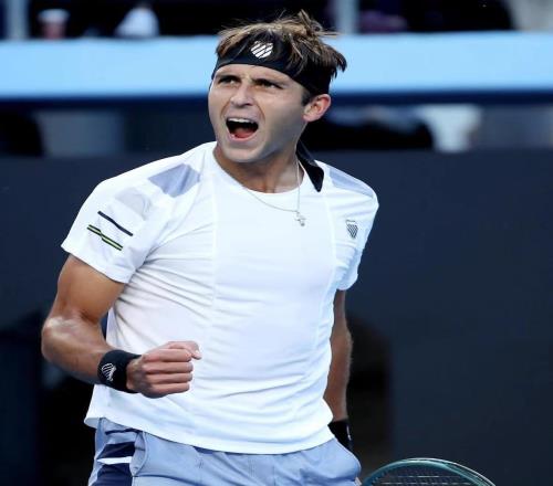 何惧一日双赛，埃切维里四进巡回赛决赛终夺冠