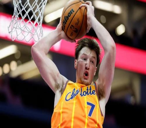 库里也慌了黄蜂新星命中100个三分，成NBA第一人