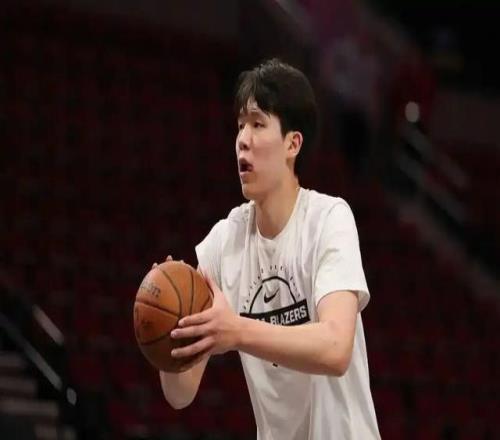 中国球员杨瀚森代表撕裂之城混音队入选2026年NBA全明星新秀赛