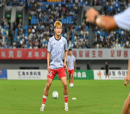 苏超再迎泼天流量：中超球员黄紫昌首秀破门，刘强东现身助威
