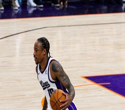 威少21+6+3+4+3尽力局，字母爆砍37分火箭旧将两双，雄鹿复仇国王