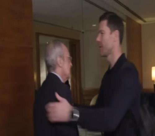 啥意思西超杯决赛前老佛爷与阿隆索打招呼时皇马TV切了画面