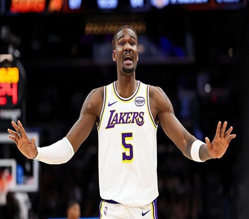 球权越来越少，湖人内线大将的场上表现似乎也是越来越消极了