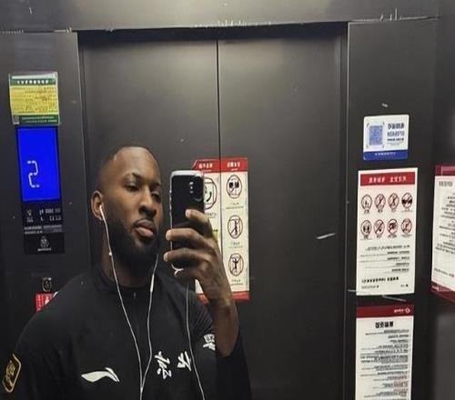 媒体人：北京首钢为了稳妥和过渡并没有让之前的外援离开