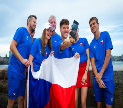 中国队手下败将逆袭进联合杯四强，袁悦45分钟速败引发网友热议