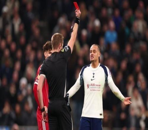 范戴克谈西蒙斯红牌：我认为他不是故意的，但这确实伤到了我