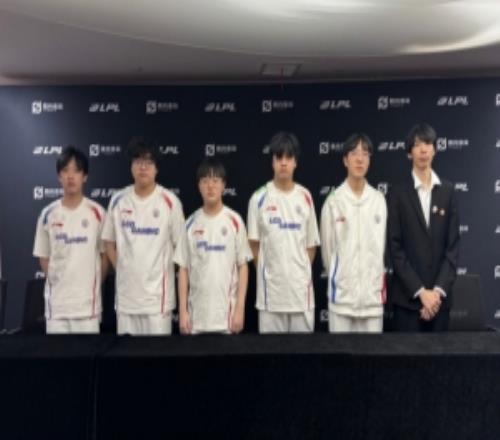 LGD赛后群访教练：我的BP再好一点结局或许就不一样享受假期吧