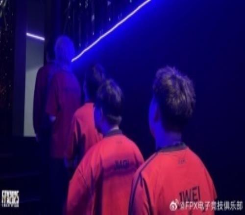 全神班就“神”在这！FPX第三赛段总战绩1胜13负唯一胜场为横扫iG