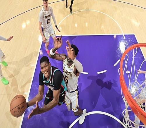 可惜侧翼新秀因伤提前离场了！否则灰熊真的未必会输给湖人