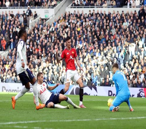 TA：谢什科受伤引发曼联锋线进行调整，非洲杯加剧进攻端人荒