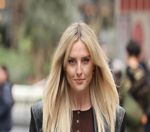 记者：张伯伦代表阿森纳U21出战曼联U21，8年后再为枪手比赛