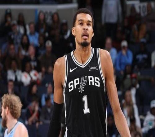 文班：我一直在施压请战我们的问题是打任何对手都势均力敌