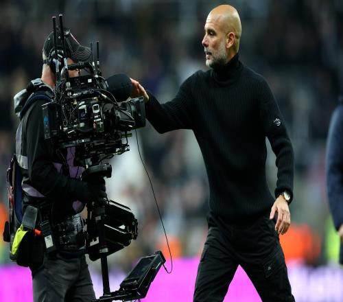 发生了什么不敌纽卡后，瓜迪奥拉疑似和场边摄影师发生冲突