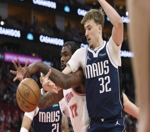 拉锯战！火箭领先8分拒绝反超：申京12中2迷失，小史密斯爆发