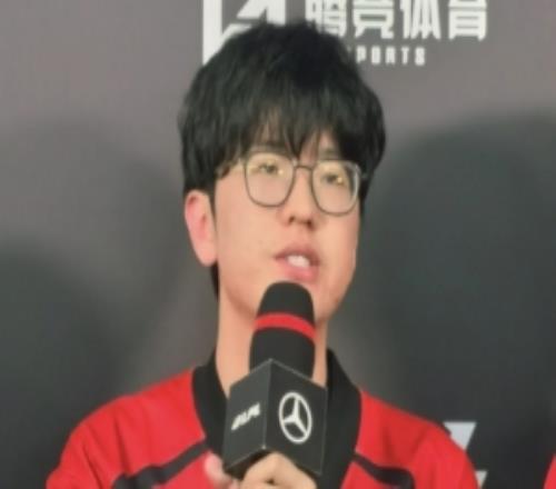 Jiejie谈加入FPX：个人还是想留在赛场正巧FPX向我抛出了橄榄枝