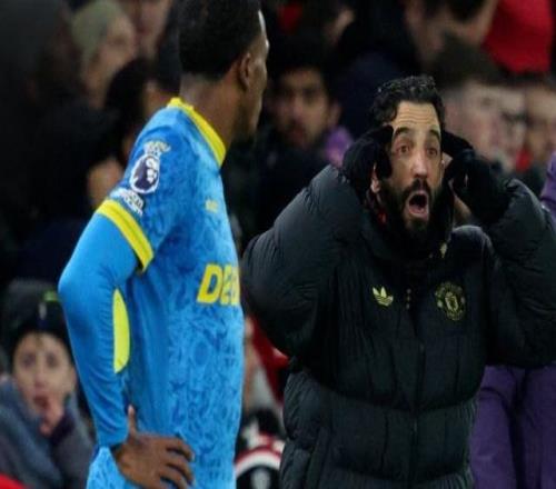 【英超】齐尔克泽破荒又送礼，曼联尬平副班长狼队