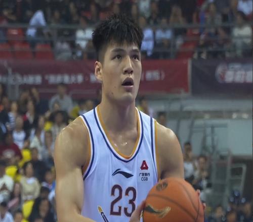 CBA名记：广东队350万年薪签约陈国豪+送王少杰+高额转会费