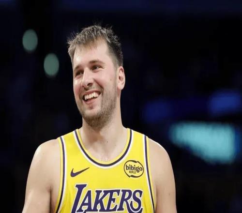 湖人大胜猛龙！三核轰74分，联防立功，拉拉维亚又开始拉了！