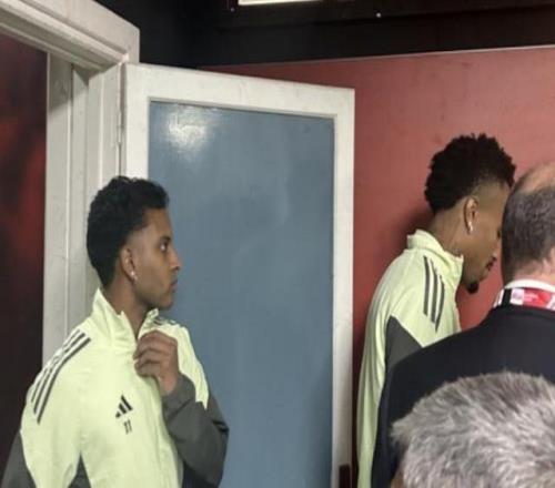 【现场】球场简陋无碍“贴脸开大”，巴列卡诺闷平皇马