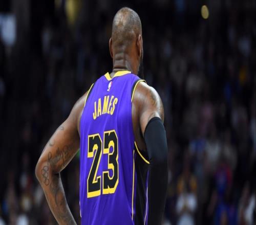 帕金斯歌颂詹姆斯自律：他把生活安排得跟总统一样！