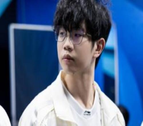 感觉把工作打没了！Photic接连被Viper爆线单杀全场仅拿到4125